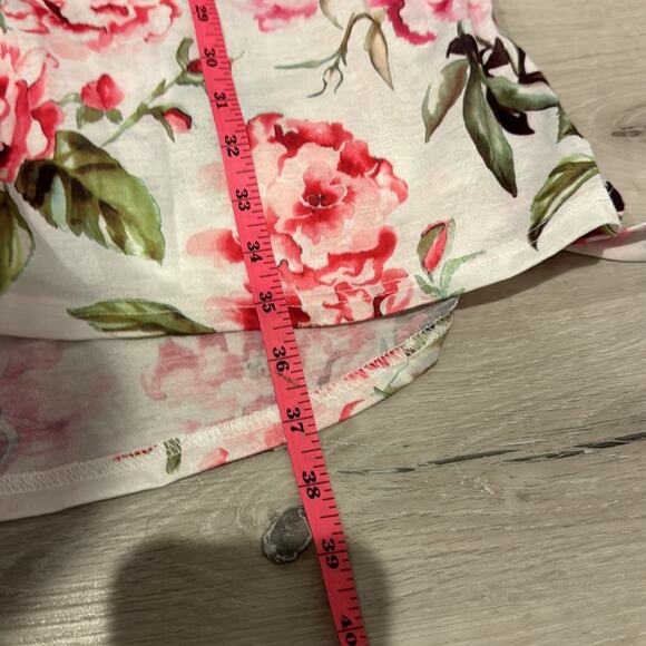 Show me your MuMu NWOT Floral Robe with belt in 100% Polyester. - Picture 6 of 6